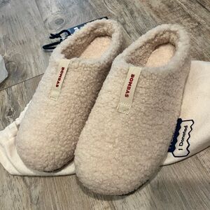 Bombas Women’s Slippers Size 8